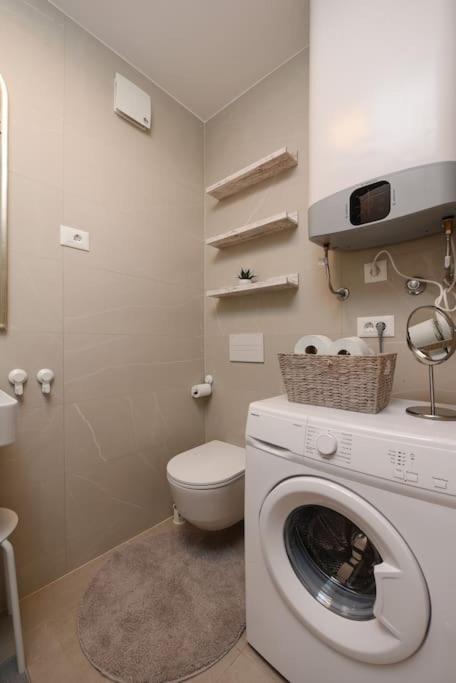 Apartment Ivona - Beautiful Terrace And Free Garage Parking